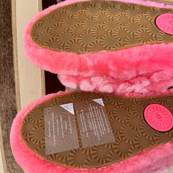 UGG NIB FLUFF YEAH SLIDE POPPY DESIGN STRAWBERRY SORBET COLOR SOFT SLIPPERS - Picture 10 of 17